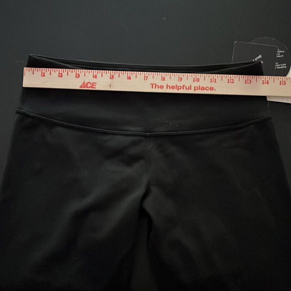 lululemon Wunder Under Crop Size 8 Black Yoga pant luon 4-way stretch fabric NWT - Picture 8 of 9
